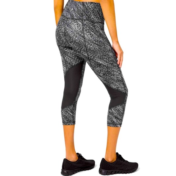 Lululemon Pace Rival High-Rise Crop 22"
Speckle Sprint Alpine White Black / Blac - Picture 1 of 9